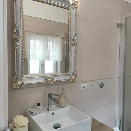 Marvelous Sea View Apartment Capri